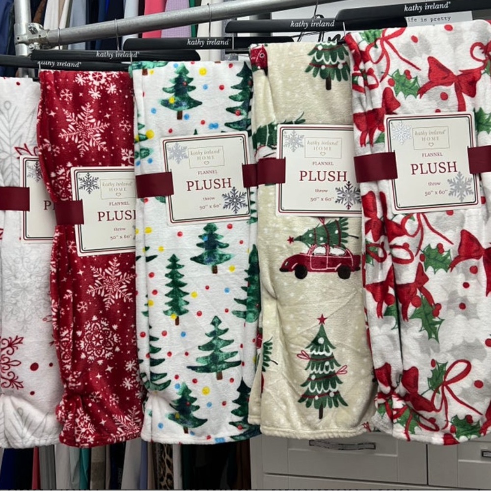 Christmas throws 🎄 50x60 PLUSH AND OH SO COZY! Limited inventory.
